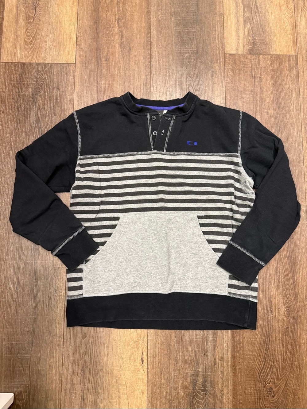 Vintage Y2K Oakley Black and Gray Striped Henley Sweatshirt large Men’s